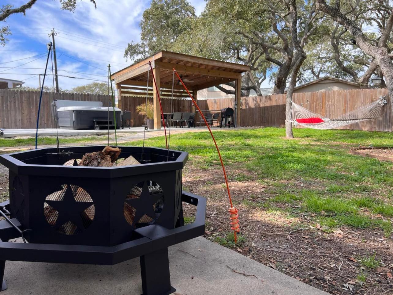 Knot Bay Haven, Dog Friendly, Hot Tub, Fenced Yard, Patio And Grill, 3 Br * Rockport